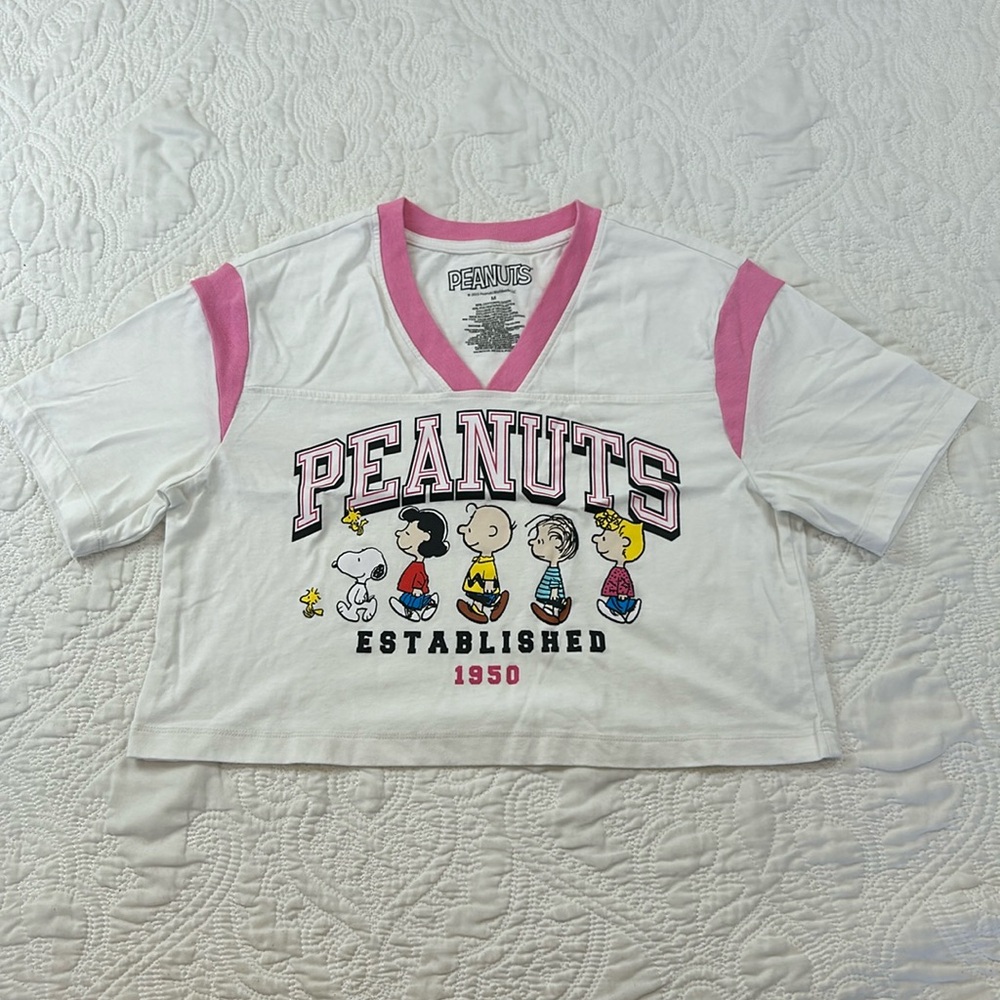 PEANUTS crop top v neck ringer graphic tee womens medium